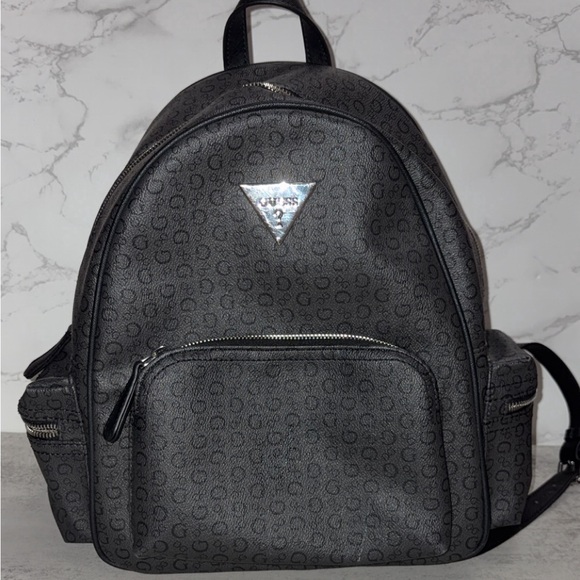 guess mini backpack for women's womens Manhattan Large Backpack, Black, One Size US: Clothing, Shoes & Jewelry It has a hand chain at the top and adjustable back straps Guess Women's Leder Rucksack Guess